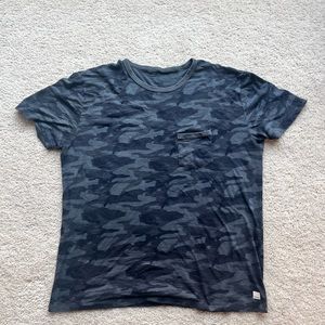 Men’s camo Vuori shirt.